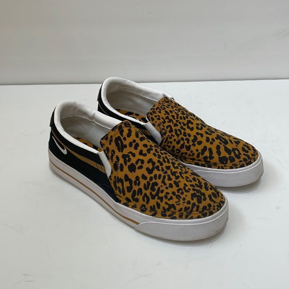 NIKE‎ COURT LEGACY SLIP-ONS IN LEOPARD PRINT